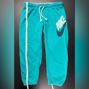 NIKE | Rally Futura Sweatpants | CAPRI | Women's Athletic Pant | size Medium